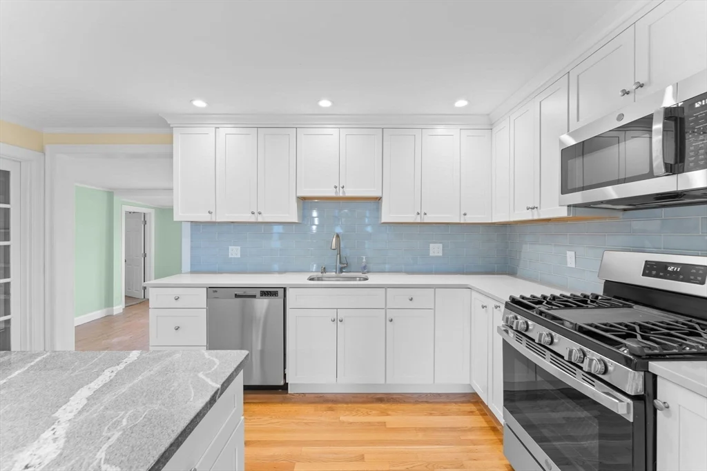 4 bed, 2 bath apartment for rent at 20 Brae Rd, Wollaston — photo 6 of 30