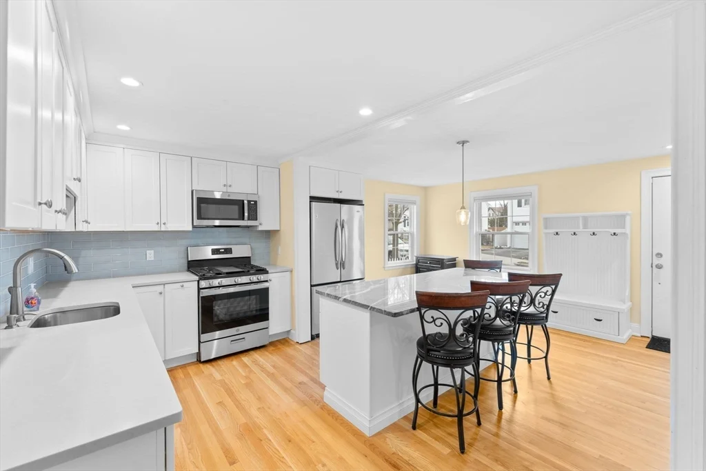 4 bed, 2 bath apartment for rent at 20 Brae Rd, Wollaston — photo 4 of 30