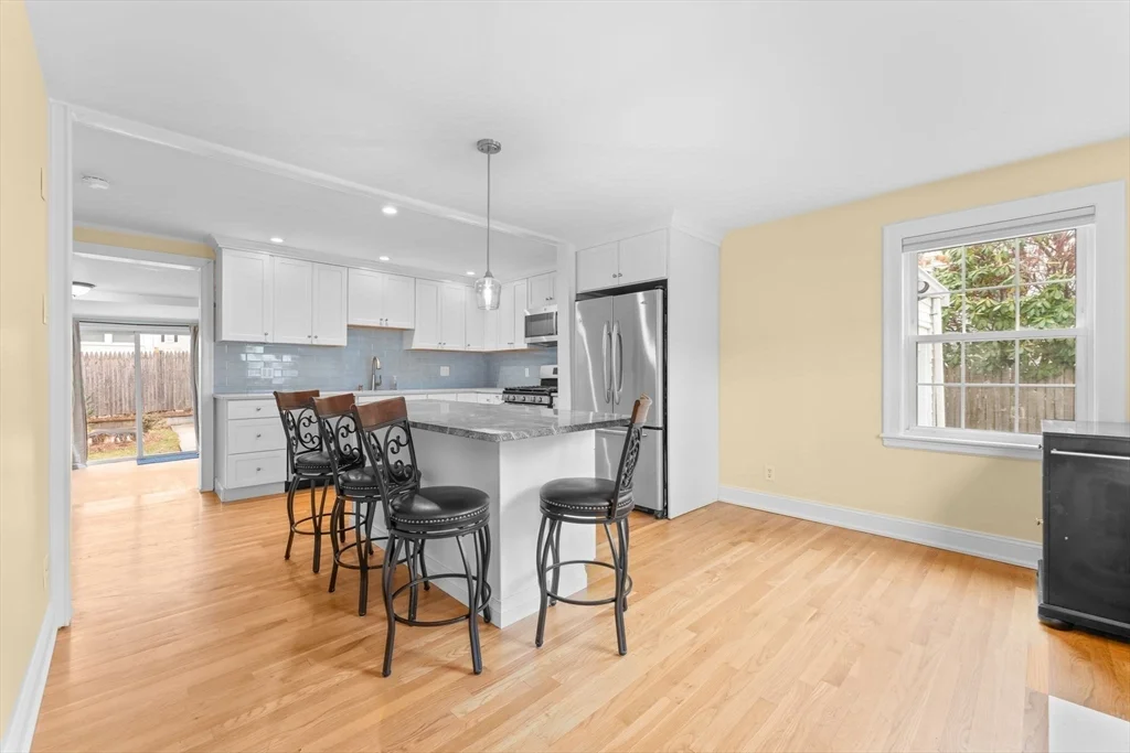 4 bed, 2 bath apartment for rent at 20 Brae Rd, Wollaston — photo 5 of 30