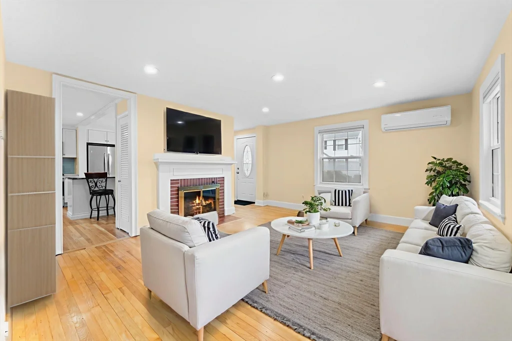 4 bed, 2 bath apartment for rent at 20 Brae Rd, Wollaston — photo 9 of 30