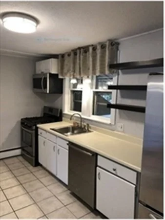 3 bed, 1 bath apartment for rent at 20 Brentham Unit 20, Billerica — photo 4 of 11