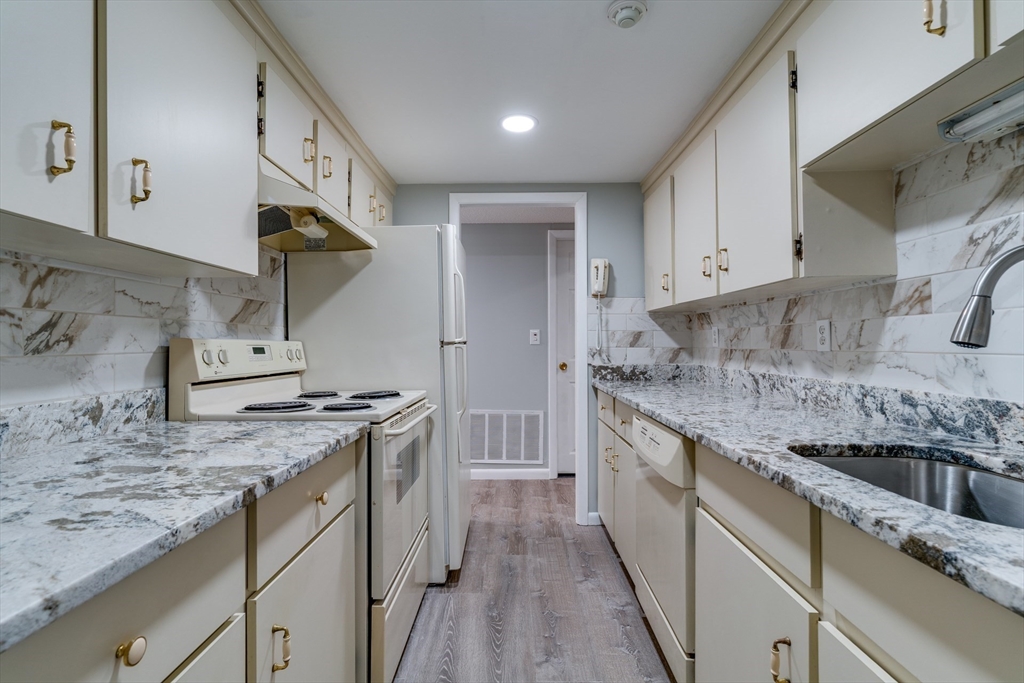 2 bed, 2 bath apartment for rent at 20 Brian Dr Unit B, Stoughton — photo 5 of 16