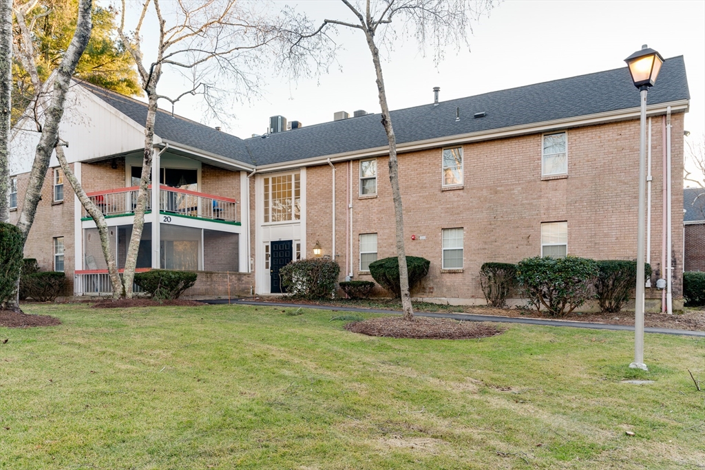 2 bed, 2 bath apartment for rent at 20 Brian Dr Unit B, Stoughton — photo 1 of 16