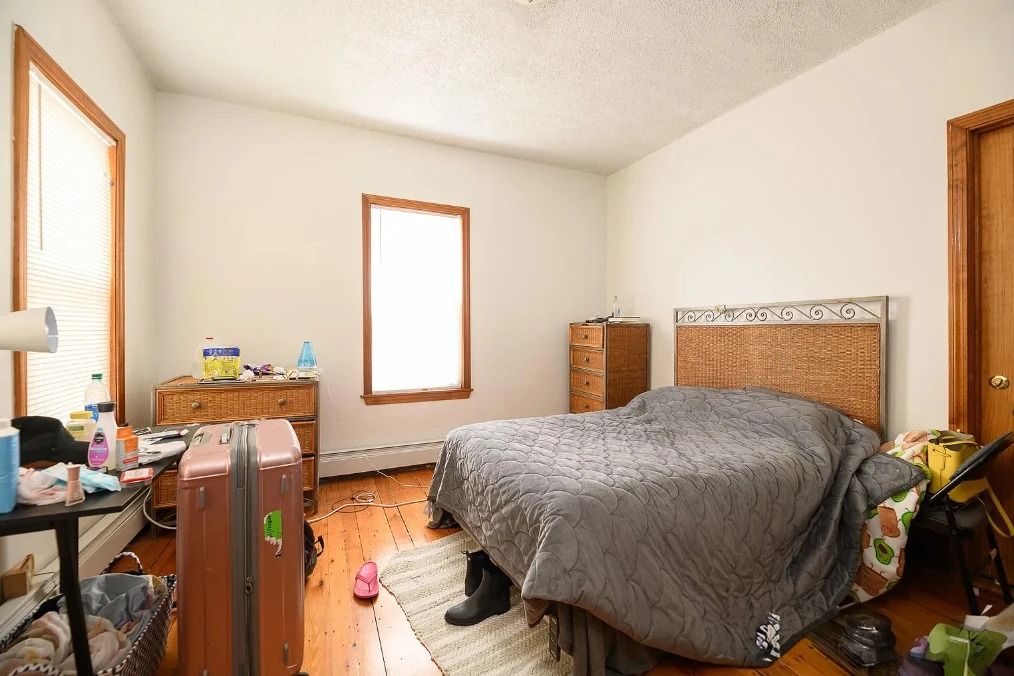 3 bed, 1 bath apartment for rent at 20 Bristol St Unit 2, Wellington-Harrington — photo 7 of 9