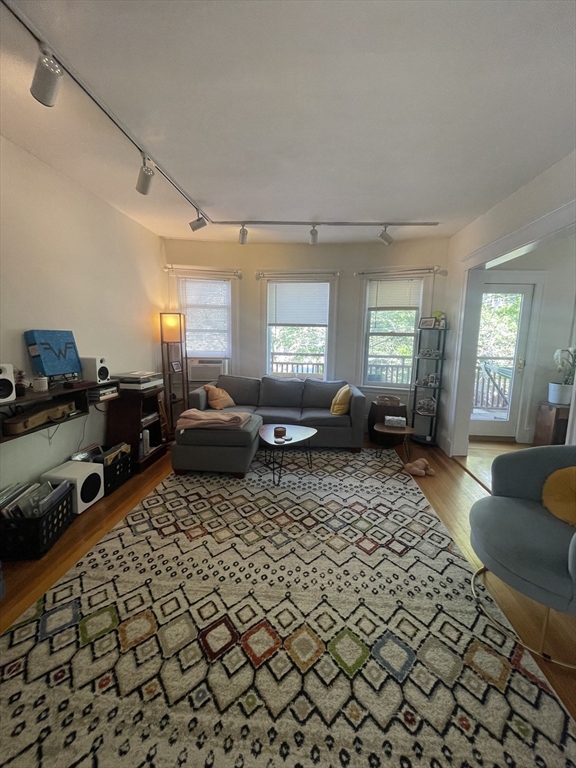 4 bed, 2 bath apartment for rent at 20 Burnham St Unit 20, Somerville — photo 3 of 26