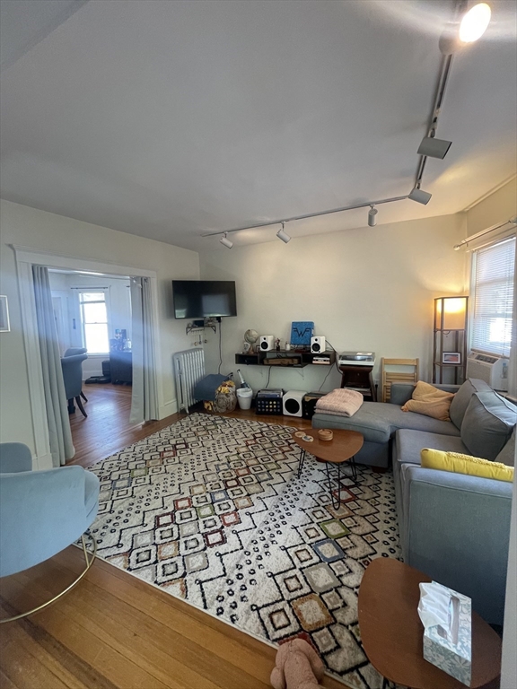 4 bed, 2 bath apartment for rent at 20 Burnham St Unit 20, Somerville — photo 4 of 26