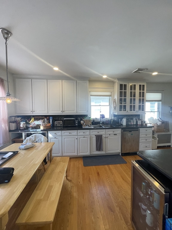 4 bed, 2 bath apartment for rent at 20 Burnham St Unit 20, Somerville — photo 9 of 26