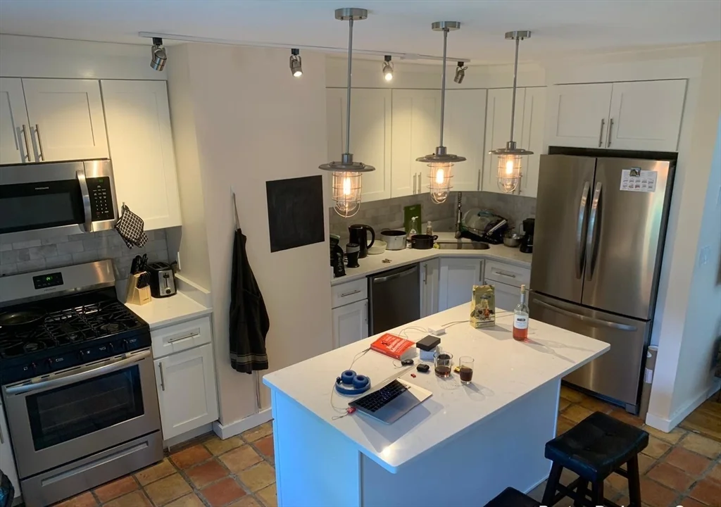4 bed, 1 bath apartment for rent at 20 Carson St Unit 2, Boston — photo 1 of 11
