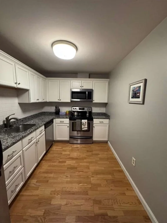 1 bed, 1 bath apartment for rent at 20 Central St Unit 215, Salem — photo 8 of 16