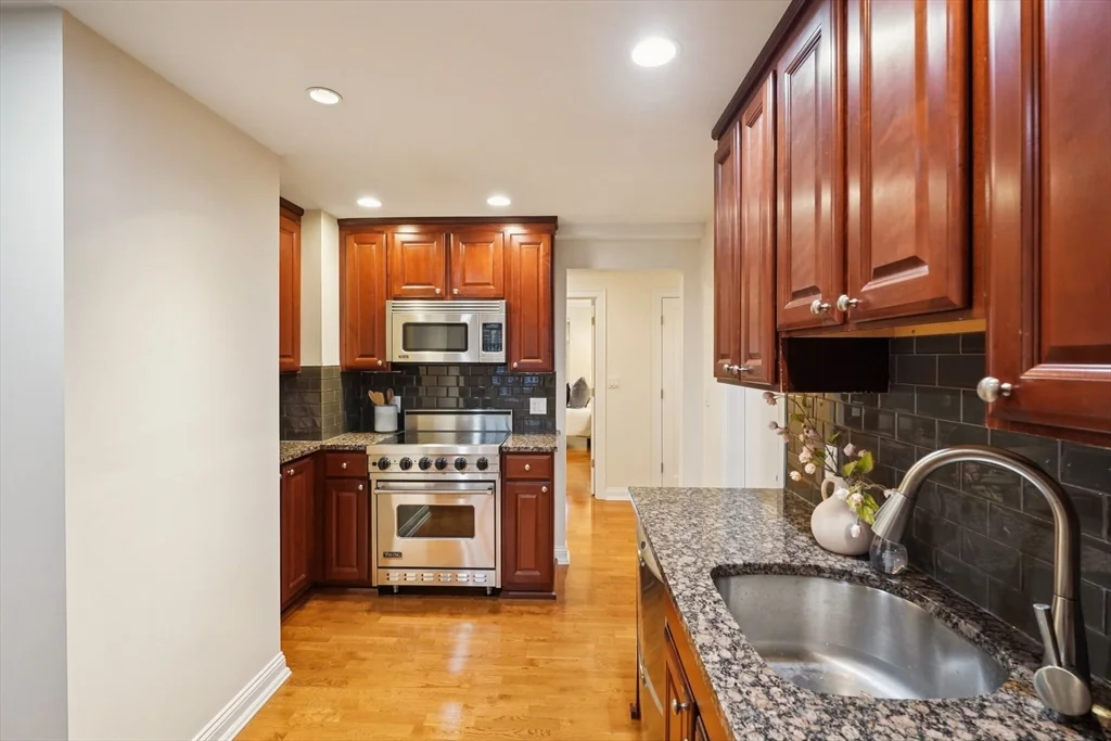 4 bed, 4+ bath apartment for rent at 20 Chapel St Unit B811, Longwood — photo 13 of 33