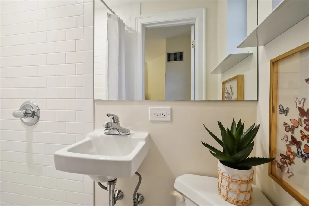4 bed, 4+ bath apartment for rent at 20 Chapel St Unit B811, Longwood — photo 21 of 33