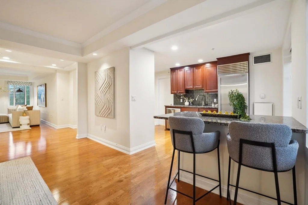 4 bed, 4+ bath apartment for rent at 20 Chapel St Unit B811, Longwood — photo 10 of 33