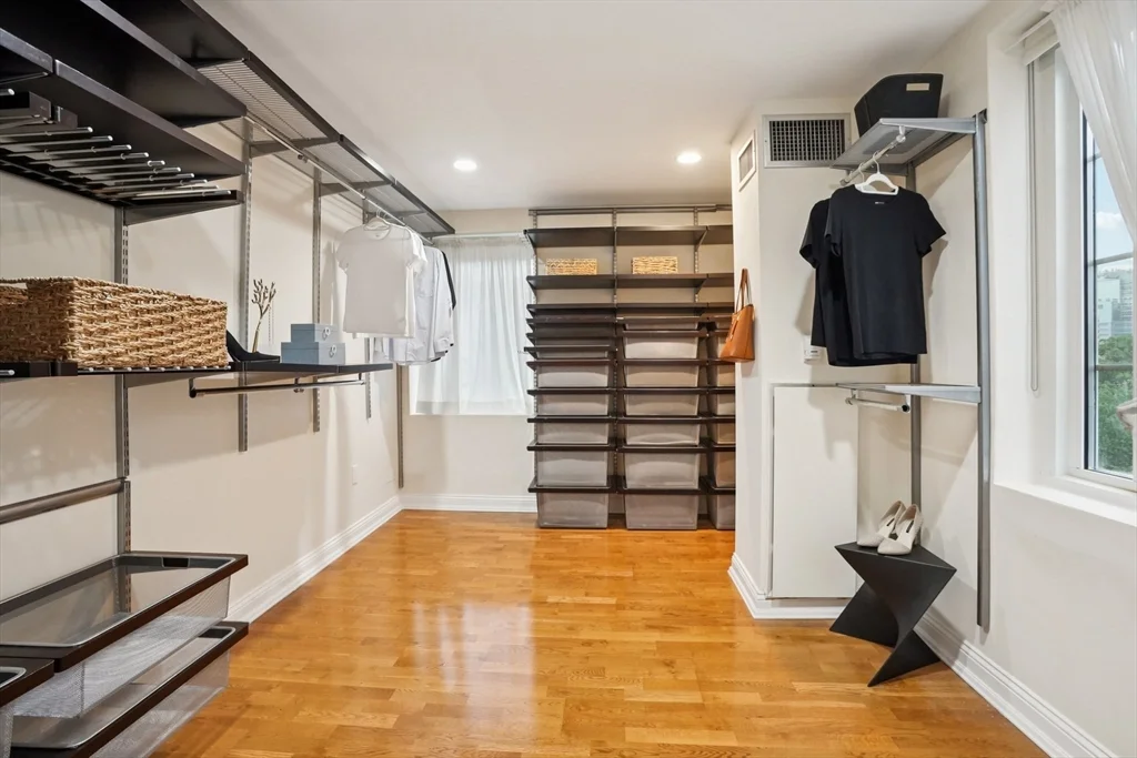 4 bed, 4+ bath apartment for rent at 20 Chapel St Unit B811, Longwood — photo 9 of 33