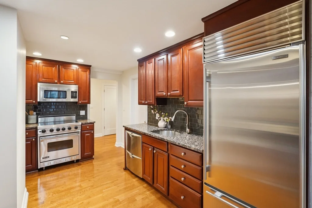 4 bed, 4+ bath apartment for rent at 20 Chapel St Unit B811, Longwood — photo 12 of 33