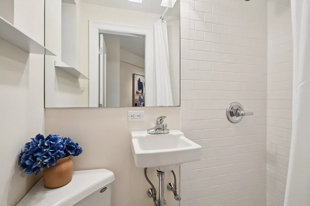 4 bed, 4+ bath apartment for rent at 20 Chapel St Unit B811, Longwood — photo 18 of 33