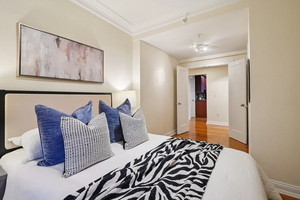 4 bed, 4+ bath apartment for rent at 20 Chapel St Unit B811, Longwood — photo 23 of 33