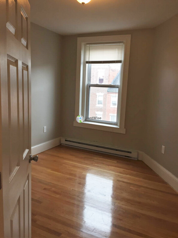 3 bed, 1 bath apartment for rent at 20 Chelsea St Unit 3, East Boston — photo 6 of 19