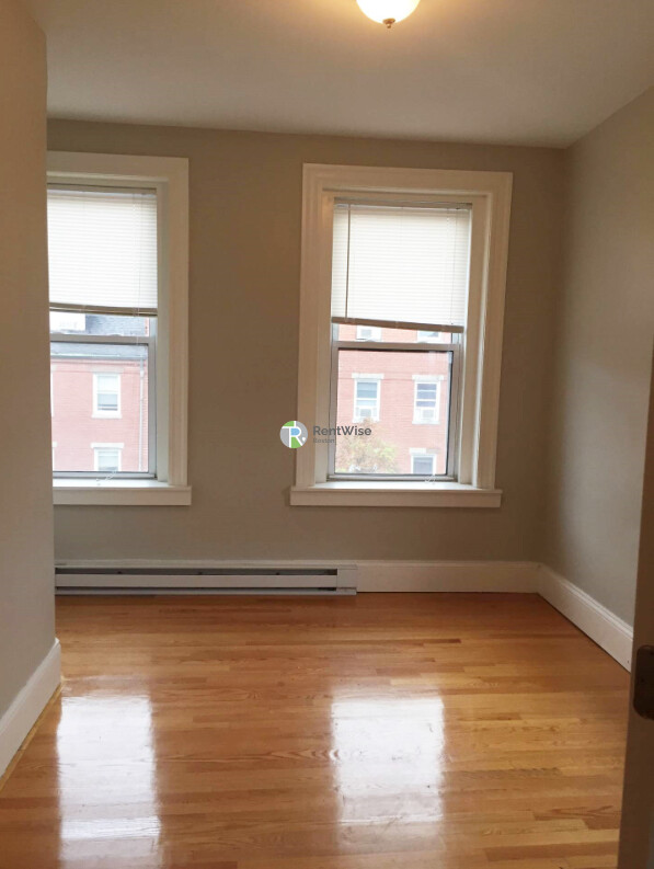 3 bed, 1 bath apartment for rent at 20 Chelsea St Unit 3, East Boston — photo 4 of 19