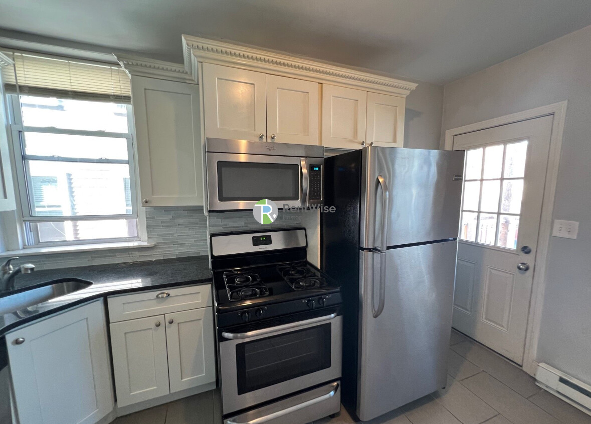 3 bed, 1 bath apartment for rent at 20 Chelsea Ter Unit 2, East Boston — photo 6 of 22