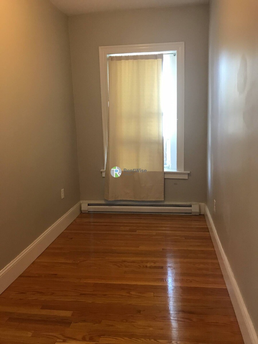 3 bed, 1 bath apartment for rent at 20 Chelsea Ter Unit 2, East Boston — photo 4 of 22