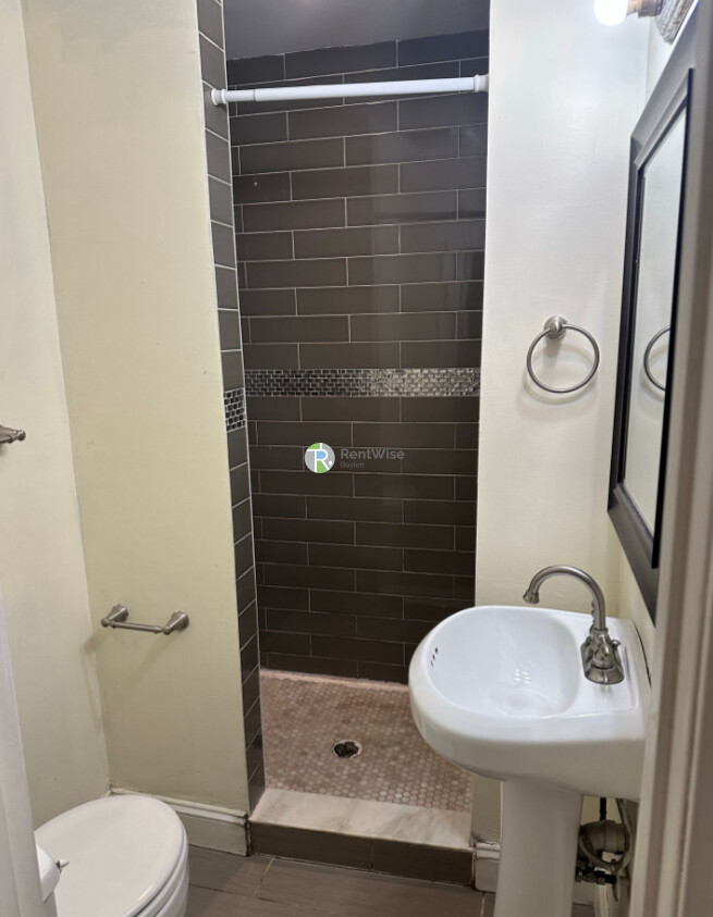 3 bed, 1 bath apartment for rent at 20 Chelsea Ter Unit 2, East Boston — photo 8 of 22