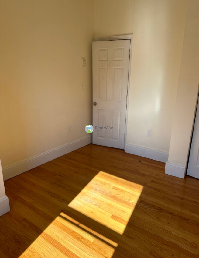 3 bed, 1 bath apartment for rent at 20 Chelsea Ter Unit 2, East Boston — photo 7 of 22