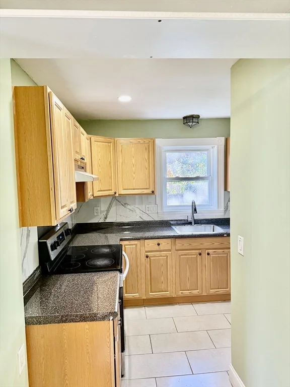 3 bed, 1 bath apartment for rent at 20 Cherry St Unit 1, Brockton — photo 5 of 19