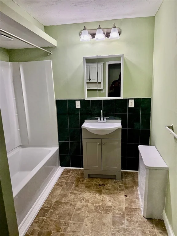 3 bed, 1 bath apartment for rent at 20 Cherry St Unit 1, Brockton — photo 18 of 19