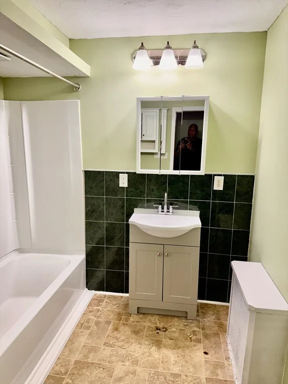3 bed, 1 bath apartment for rent at 20 Cherry St Unit 1, Brockton — photo 9 of 19