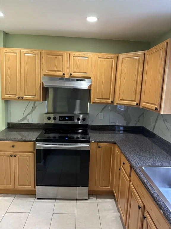 3 bed, 1 bath apartment for rent at 20 Cherry St Unit 1, Brockton — photo 6 of 19