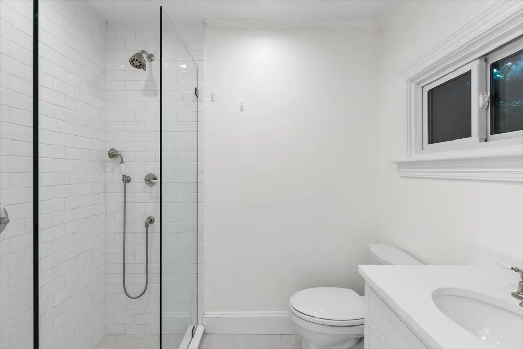 4 bed, 3 bath apartment for rent at 20 Chestnut St Unit 1, Beacon Hill — photo 18 of 25