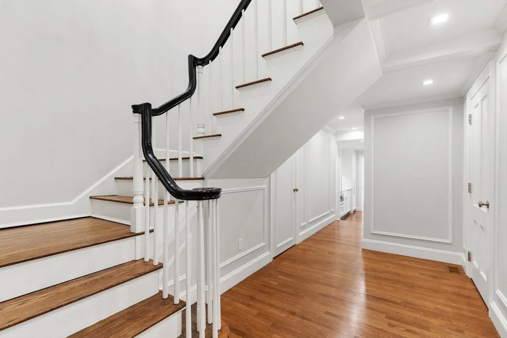 4 bed, 3 bath apartment for rent at 20 Chestnut St Unit 1, Beacon Hill — photo 12 of 25