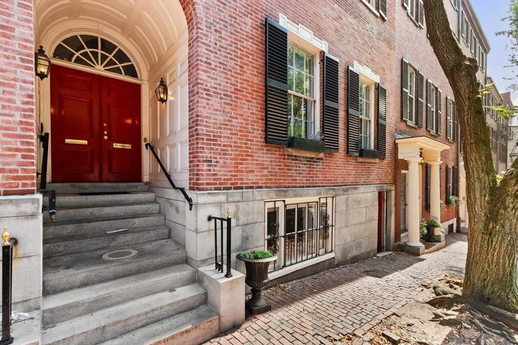 4 bed, 3 bath apartment for rent at 20 Chestnut St Unit 1, Beacon Hill — photo 24 of 25