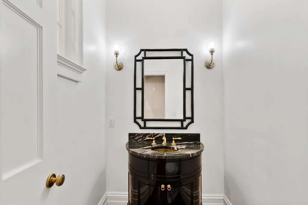 4 bed, 3 bath apartment for rent at 20 Chestnut St Unit 1, Beacon Hill — photo 10 of 25