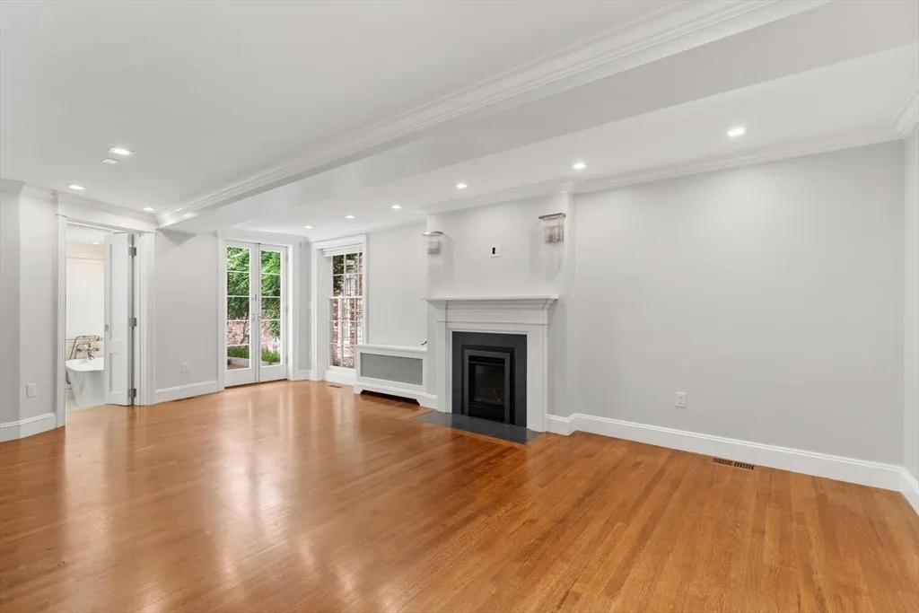 4 bed, 3 bath apartment for rent at 20 Chestnut St Unit 1, Beacon Hill — photo 13 of 25
