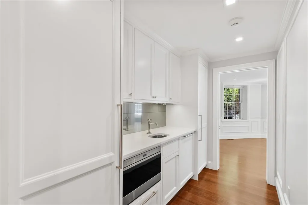 4 bed, 3 bath apartment for rent at 20 Chestnut St Unit 1, Beacon Hill — photo 20 of 25