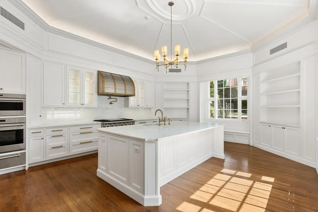4 bed, 3 bath apartment for rent at 20 Chestnut St Unit 1, Beacon Hill — photo 4 of 25