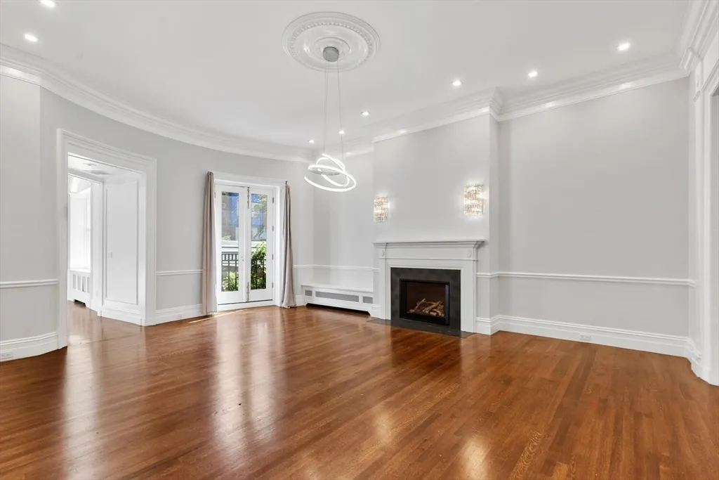4 bed, 3 bath apartment for rent at 20 Chestnut St Unit 1, Beacon Hill — photo 7 of 25