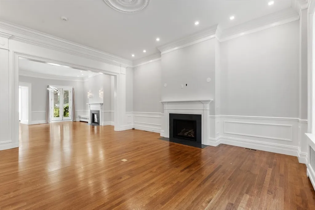 4 bed, 3 bath apartment for rent at 20 Chestnut St Unit 1, Beacon Hill — photo 9 of 25