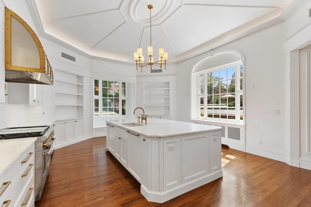 4 bed, 3 bath apartment for rent at 20 Chestnut St Unit 1, Beacon Hill — photo 3 of 25