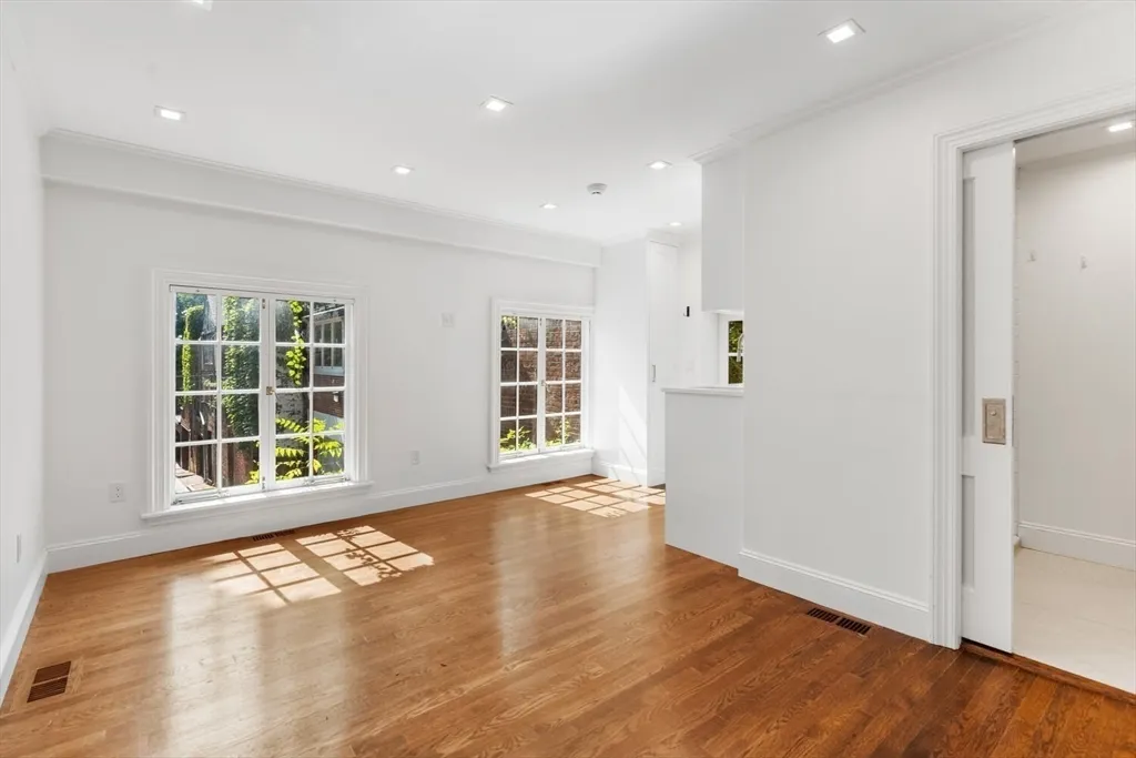 4 bed, 3 bath apartment for rent at 20 Chestnut St Unit 1, Beacon Hill — photo 23 of 25