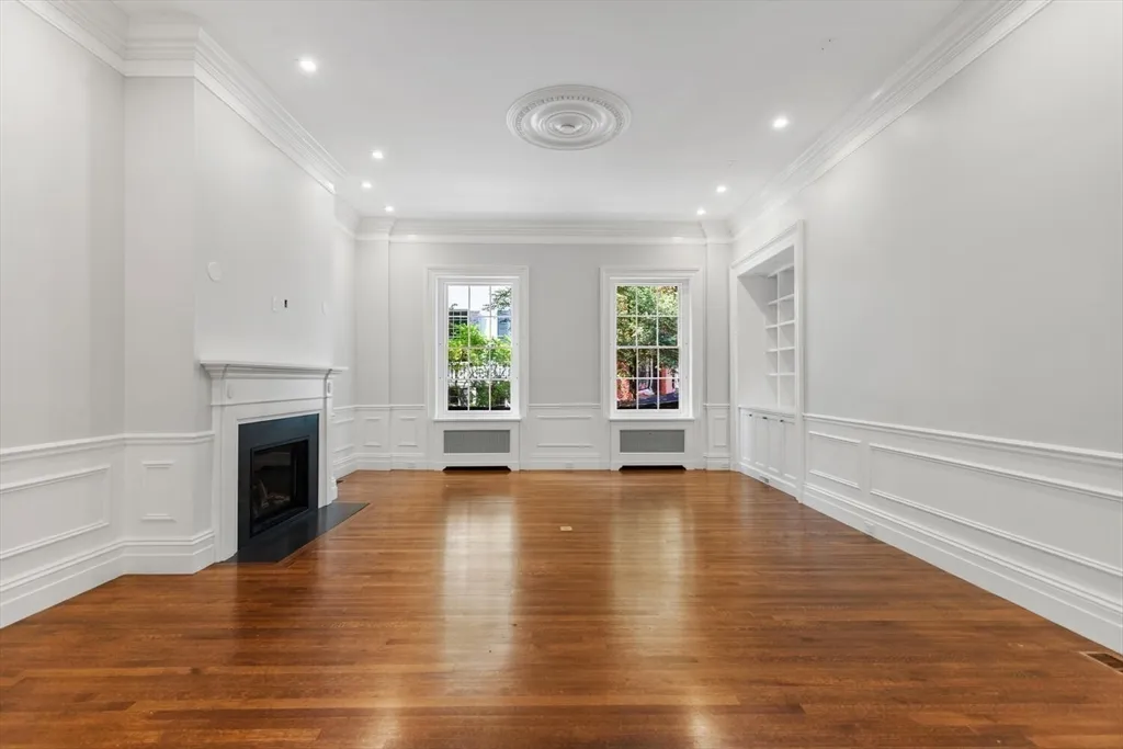 4 bed, 3 bath apartment for rent at 20 Chestnut St Unit 1, Beacon Hill — photo 2 of 25