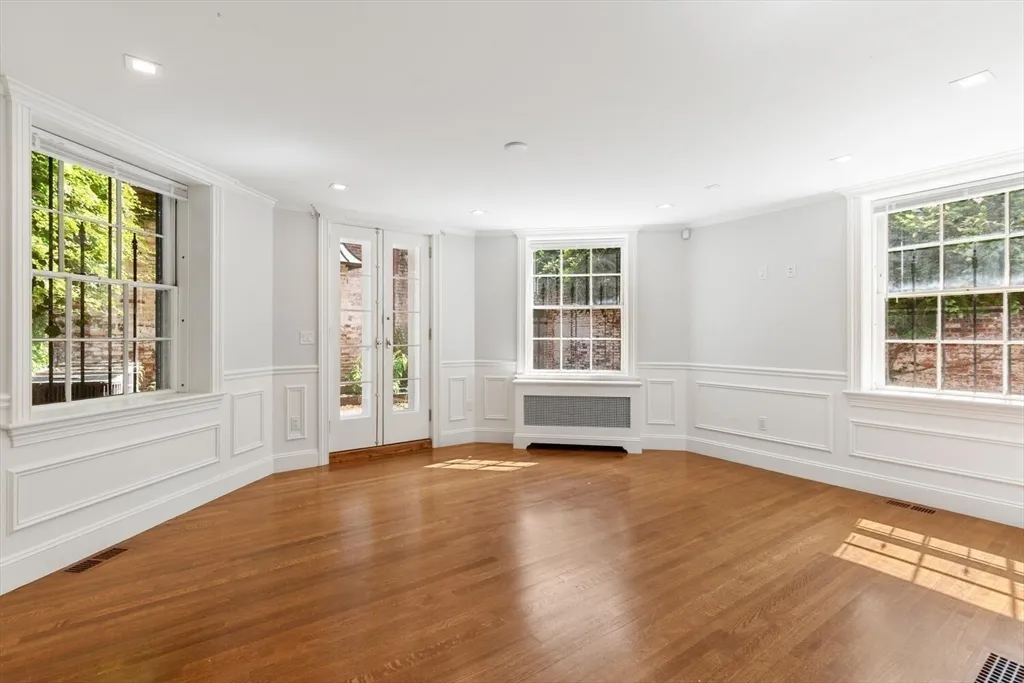 4 bed, 3 bath apartment for rent at 20 Chestnut St Unit 1, Beacon Hill — photo 19 of 25