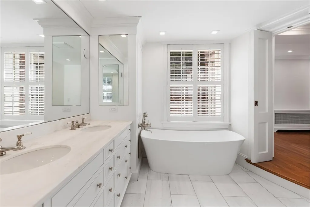 4 bed, 3 bath apartment for rent at 20 Chestnut St Unit 1, Beacon Hill — photo 15 of 25