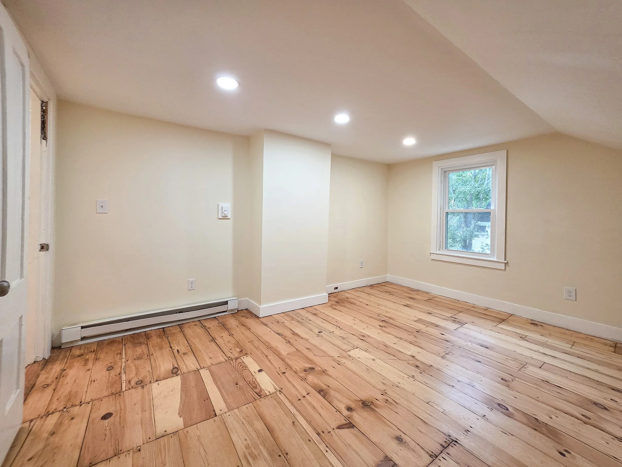 4 bed, 2 bath apartment for rent at 20 Chilcott Pl Unit 2, Jamaica Plain — photo 6 of 15