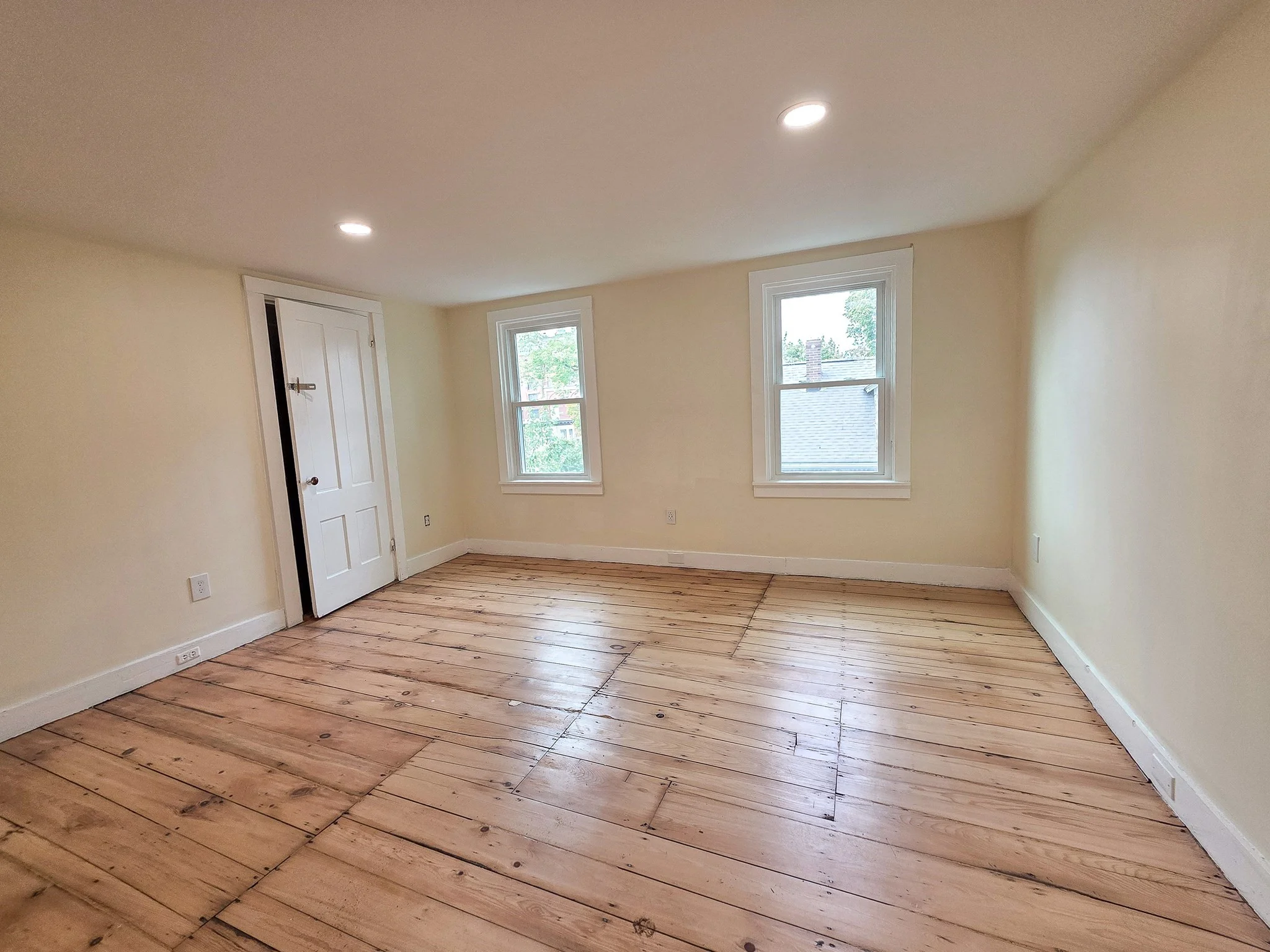 4 bed, 2 bath apartment for rent at 20 Chilcott Pl Unit 2, Jamaica Plain — photo 1 of 15