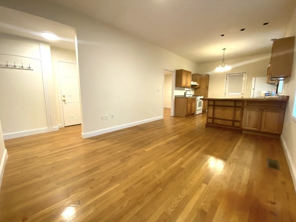 1 bed, 1 bath apartment for rent at 20 Clarendon Unit 20, Watertown — photo 1 of 23