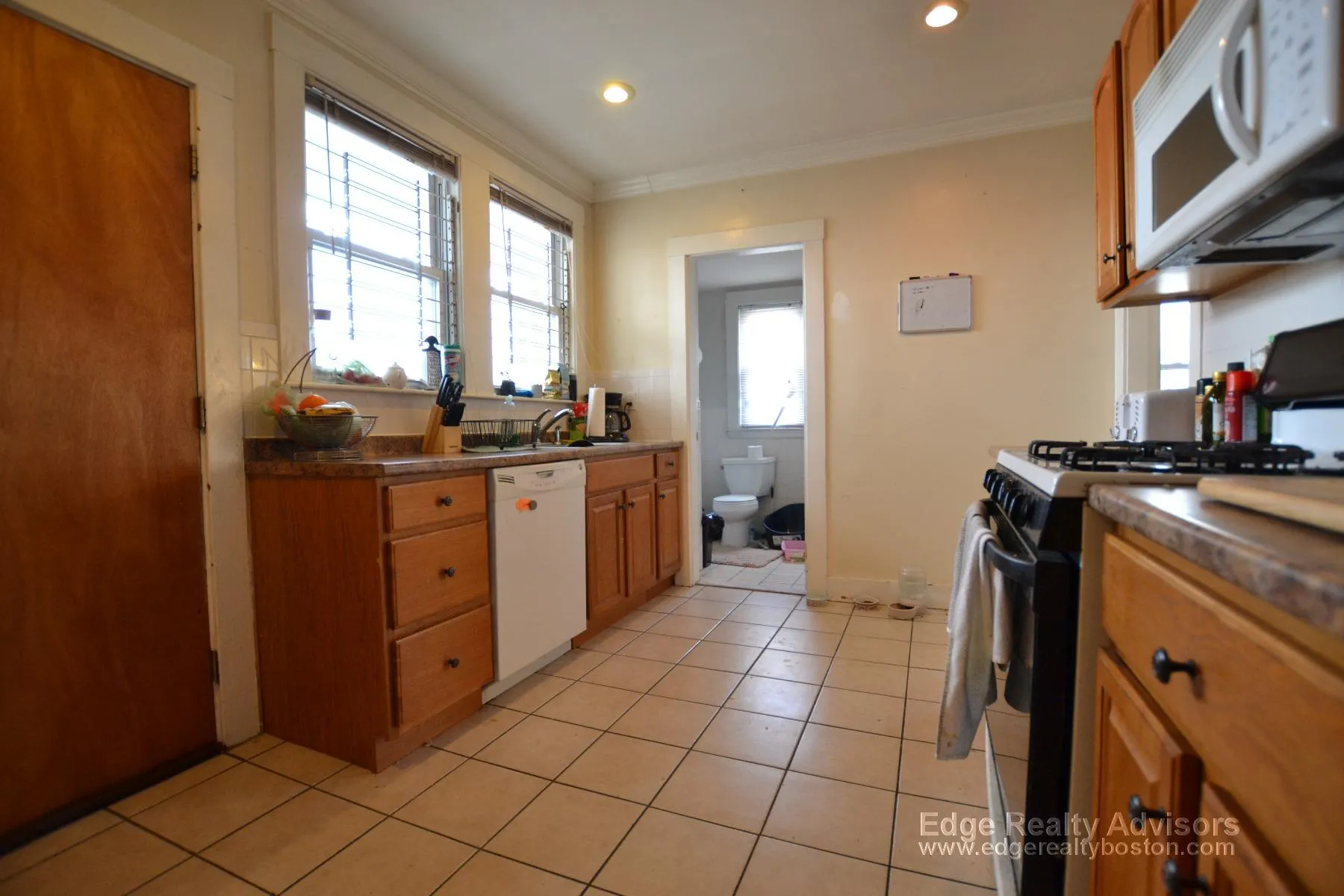 4 bed, 2 bath apartment for rent at 20 Claymoss Rd Unit 1, Brighton — photo 6 of 12