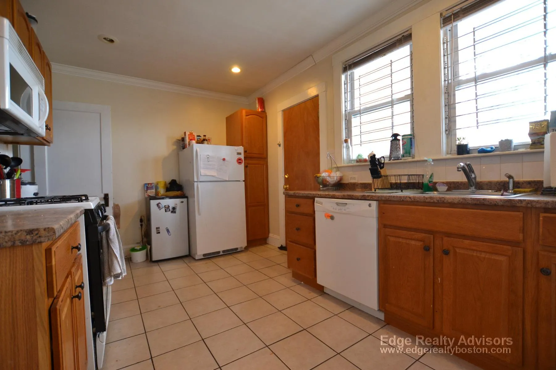 4 bed, 2 bath apartment for rent at 20 Claymoss Rd Unit 1, Brighton — photo 7 of 12