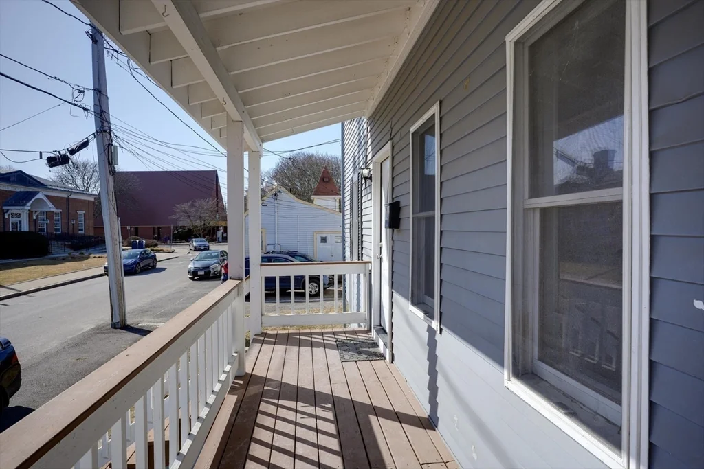 4 bed, 2 bath apartment for rent at 20 Common St Unit 20, Natick — photo 2 of 18